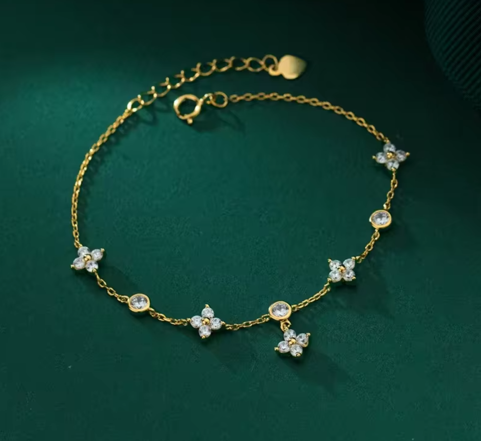 Voss Clover Moissanite Bracelet