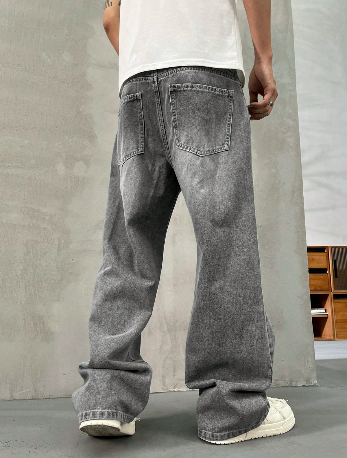 Brooklyn Oversized Vintage-Wash Jeans